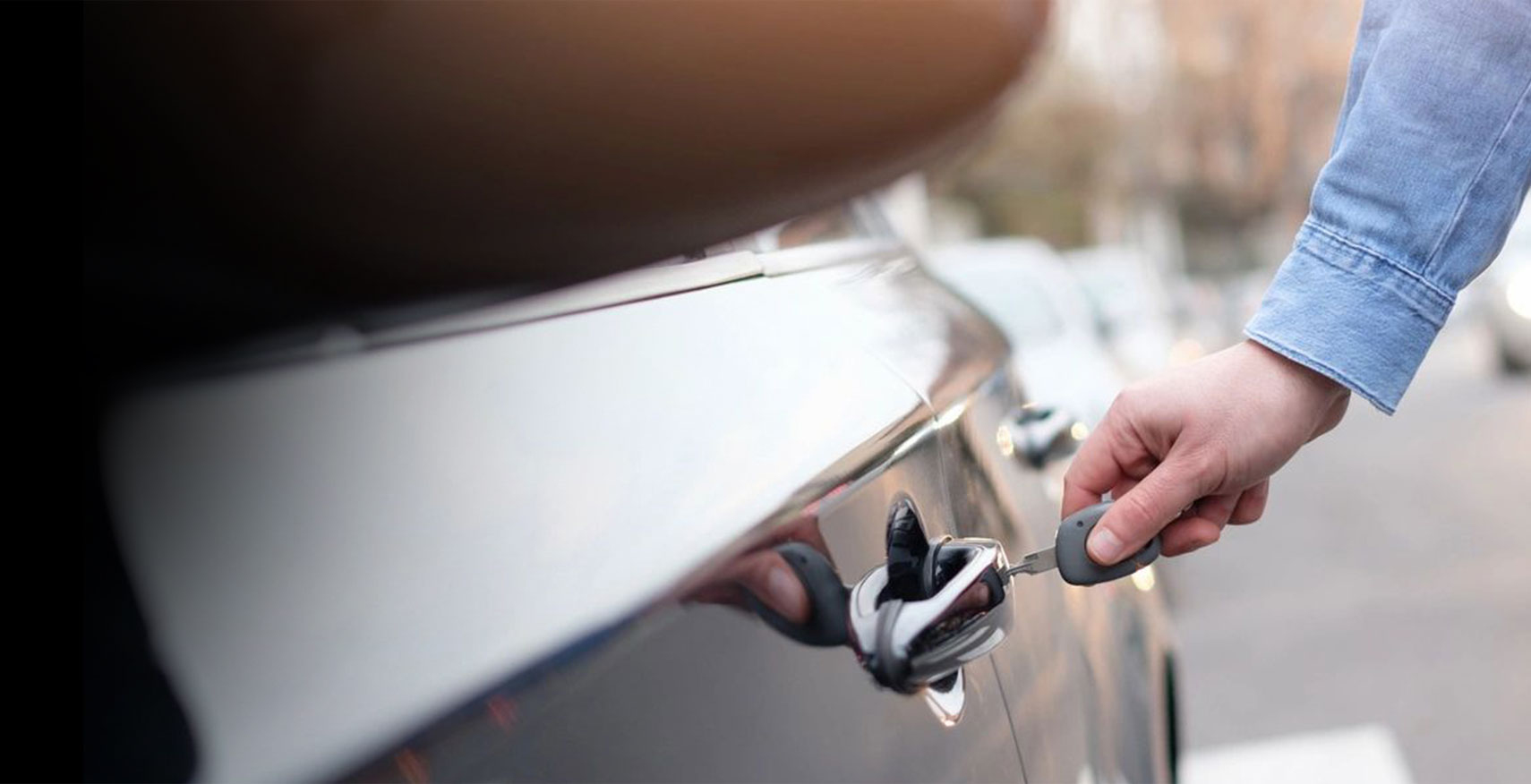 A person is holding the keys to their car.